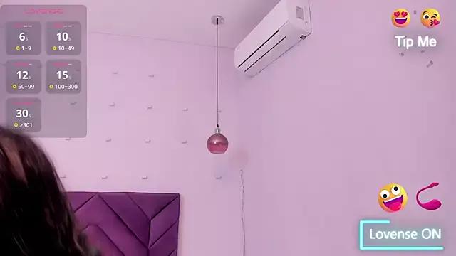 Discover our girls online shows and discover the company of countless livestreamers, with stunning shapes, sex toys and more.
