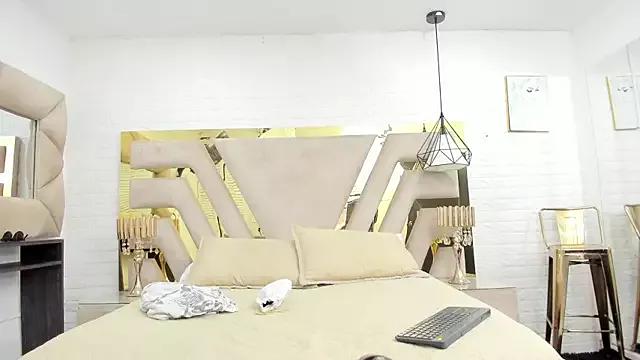 naia_rose from StripChat