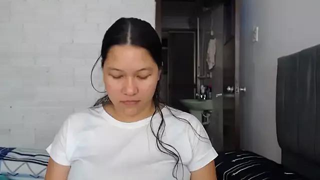 Discover our girls online shows and discover the company of countless livestreamers, with stunning shapes, sex toys and more.