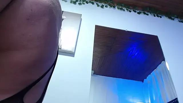 Naia_x from StripChat