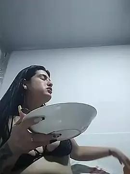 Discover our girls online shows and discover the company of countless livestreamers, with stunning shapes, sex toys and more.