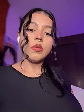Discover our girls online shows and discover the company of countless livestreamers, with stunning shapes, sex toys and more.