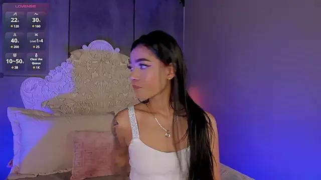 Discover our girls online shows and discover the company of countless livestreamers, with stunning shapes, sex toys and more.