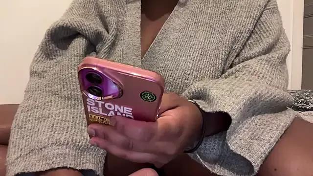 nanaisbackk from StripChat is Freechat