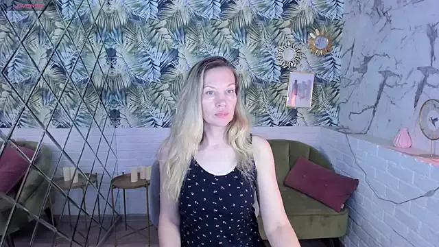 Discover our girls online shows and discover the company of countless livestreamers, with stunning shapes, sex toys and more.