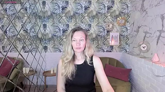 Discover our girls online shows and discover the company of countless livestreamers, with stunning shapes, sex toys and more.