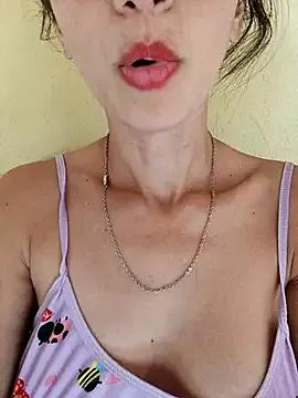 Nandasant09 from StripChat