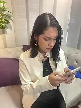 Discover our girls online shows and discover the company of countless livestreamers, with stunning shapes, sex toys and more.