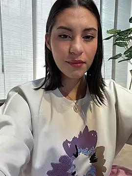 Discover our girls online shows and discover the company of countless livestreamers, with stunning shapes, sex toys and more.