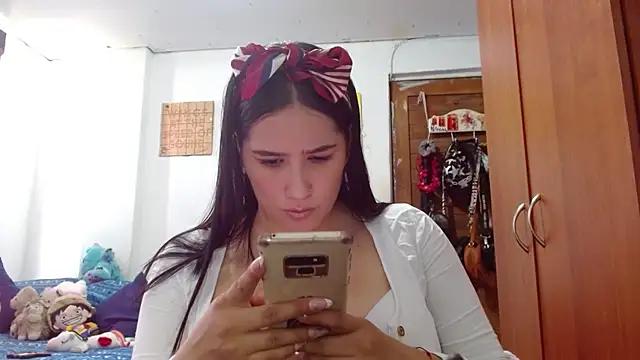 Discover our girls online shows and discover the company of countless livestreamers, with stunning shapes, sex toys and more.