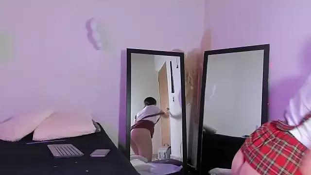 Naomi_Flame from StripChat is Freechat