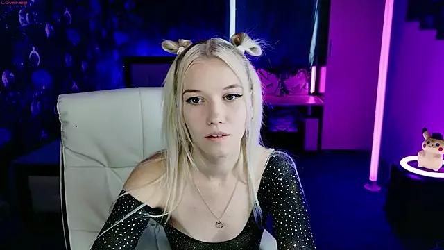 NaomiHita from StripChat is Freechat