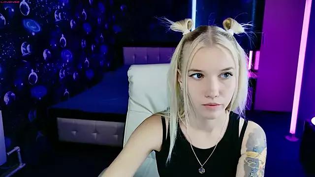 Discover our girls online shows and discover the company of countless livestreamers, with stunning shapes, sex toys and more.