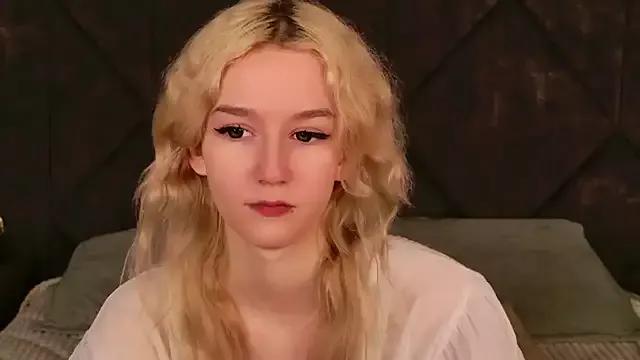 Discover our girls online shows and discover the company of countless livestreamers, with stunning shapes, sex toys and more.