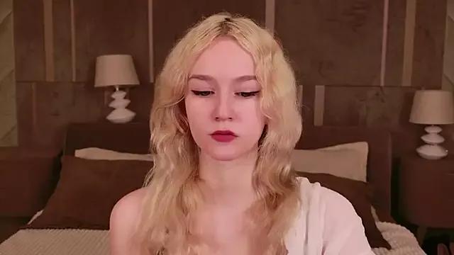 Discover our girls online shows and discover the company of countless livestreamers, with stunning shapes, sex toys and more.
