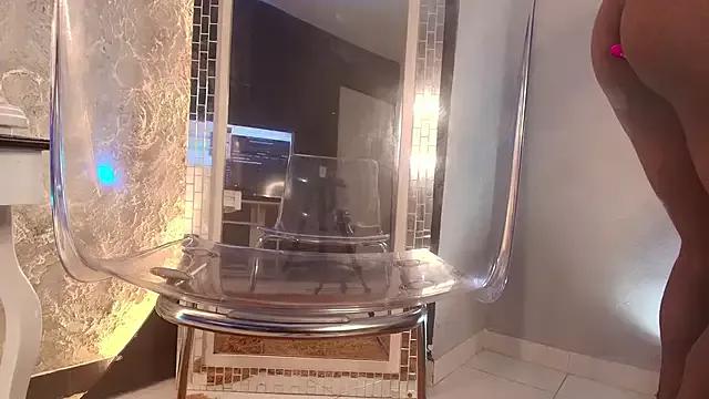 NaomiQueents from StripChat is Freechat