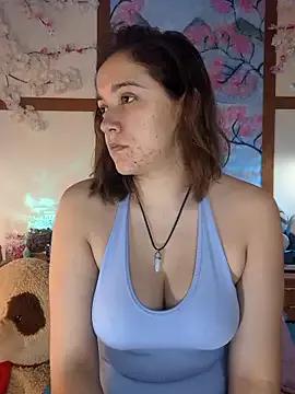 Discover our girls online shows and discover the company of countless livestreamers, with stunning shapes, sex toys and more.