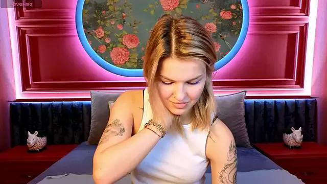 NaomiSol from StripChat is Freechat