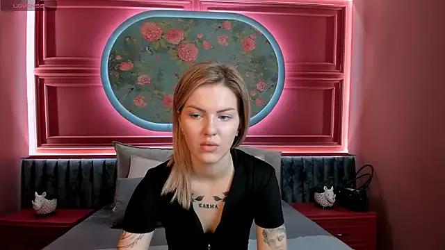 Discover our girls online shows and discover the company of countless livestreamers, with stunning shapes, sex toys and more.