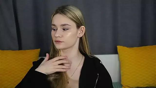 NaomiSweetheart from StripChat is Freechat