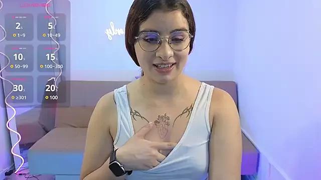 Discover our girls online shows and discover the company of countless livestreamers, with stunning shapes, sex toys and more.