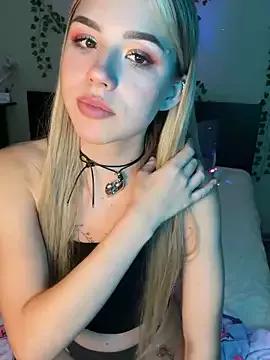 Discover our girls online shows and discover the company of countless livestreamers, with stunning shapes, sex toys and more.