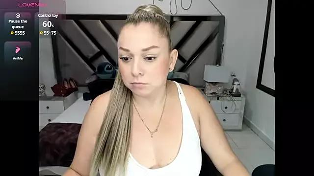 Discover our girls online shows and discover the company of countless livestreamers, with stunning shapes, sex toys and more.