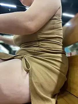 Discover our girls online shows and discover the company of countless livestreamers, with stunning shapes, sex toys and more.