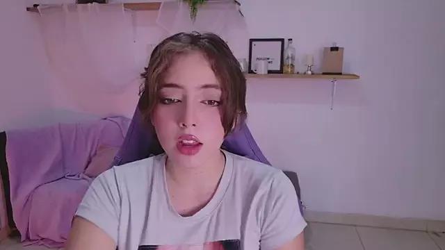 Discover our girls online shows and discover the company of countless livestreamers, with stunning shapes, sex toys and more.
