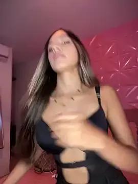 Discover our girls online shows and discover the company of countless livestreamers, with stunning shapes, sex toys and more.