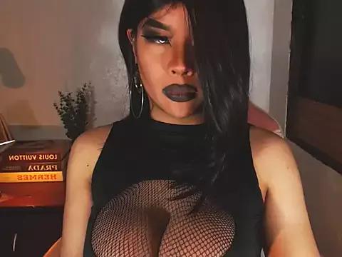 Discover our girls online shows and discover the company of countless livestreamers, with stunning shapes, sex toys and more.