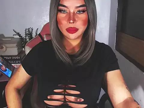 Discover our girls online shows and discover the company of countless livestreamers, with stunning shapes, sex toys and more.