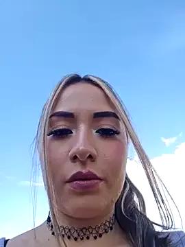 Discover our girls online shows and discover the company of countless livestreamers, with stunning shapes, sex toys and more.