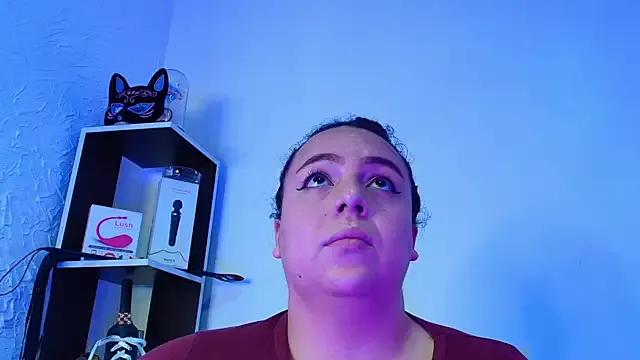 Discover our girls online shows and discover the company of countless livestreamers, with stunning shapes, sex toys and more.