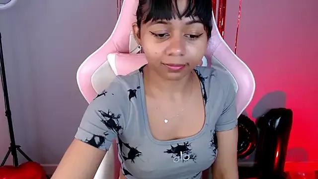 Discover our girls online shows and discover the company of countless livestreamers, with stunning shapes, sex toys and more.