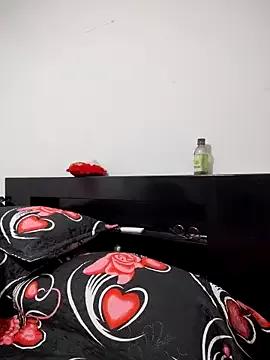 Discover our girls online shows and discover the company of countless livestreamers, with stunning shapes, sex toys and more.