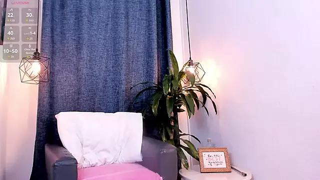 Discover our girls online shows and discover the company of countless livestreamers, with stunning shapes, sex toys and more.