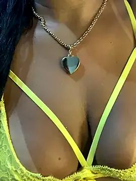 Discover our girls online shows and discover the company of countless livestreamers, with stunning shapes, sex toys and more.