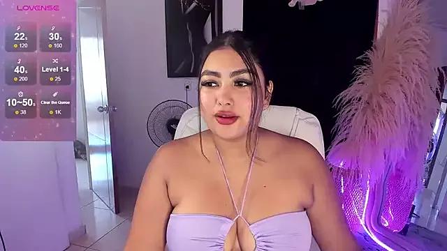 Discover our girls online shows and discover the company of countless livestreamers, with stunning shapes, sex toys and more.