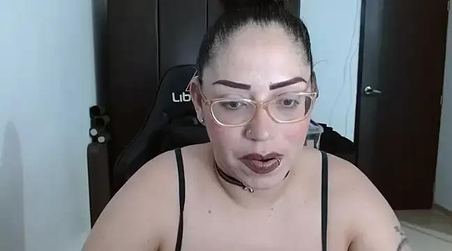 Discover our girls online shows and discover the company of countless livestreamers, with stunning shapes, sex toys and more.