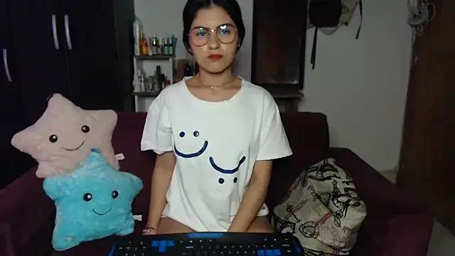 Discover our girls online shows and discover the company of countless livestreamers, with stunning shapes, sex toys and more.
