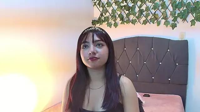 Discover our girls online shows and discover the company of countless livestreamers, with stunning shapes, sex toys and more.