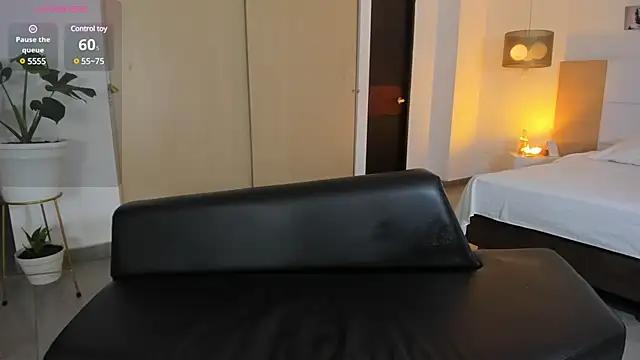 Discover our girls online shows and discover the company of countless livestreamers, with stunning shapes, sex toys and more.