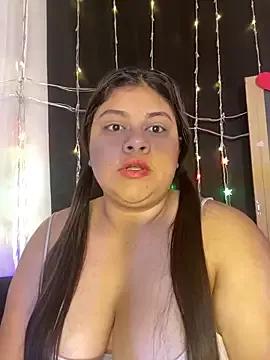 Discover our girls online shows and discover the company of countless livestreamers, with stunning shapes, sex toys and more.