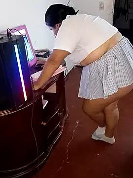 Discover our girls online shows and discover the company of countless livestreamers, with stunning shapes, sex toys and more.
