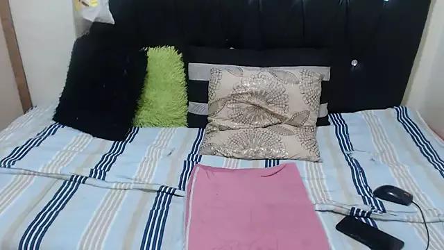 NaturalSlender from StripChat is Freechat