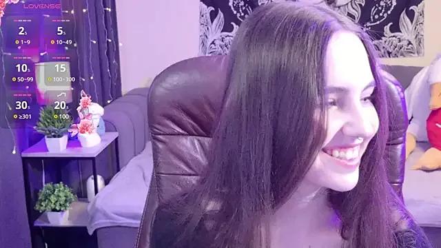 Discover our girls online shows and discover the company of countless livestreamers, with stunning shapes, sex toys and more.
