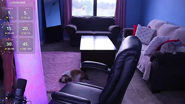 Discover our girls online shows and discover the company of countless livestreamers, with stunning shapes, sex toys and more.