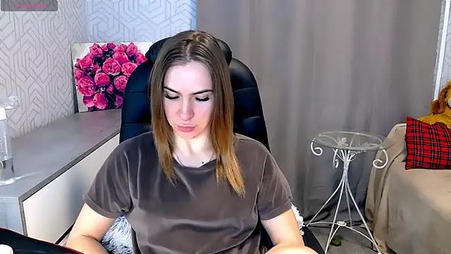 Discover our girls online shows and discover the company of countless livestreamers, with stunning shapes, sex toys and more.
