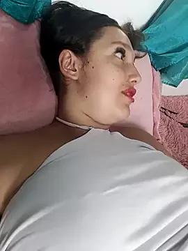 Discover our girls online shows and discover the company of countless livestreamers, with stunning shapes, sex toys and more.